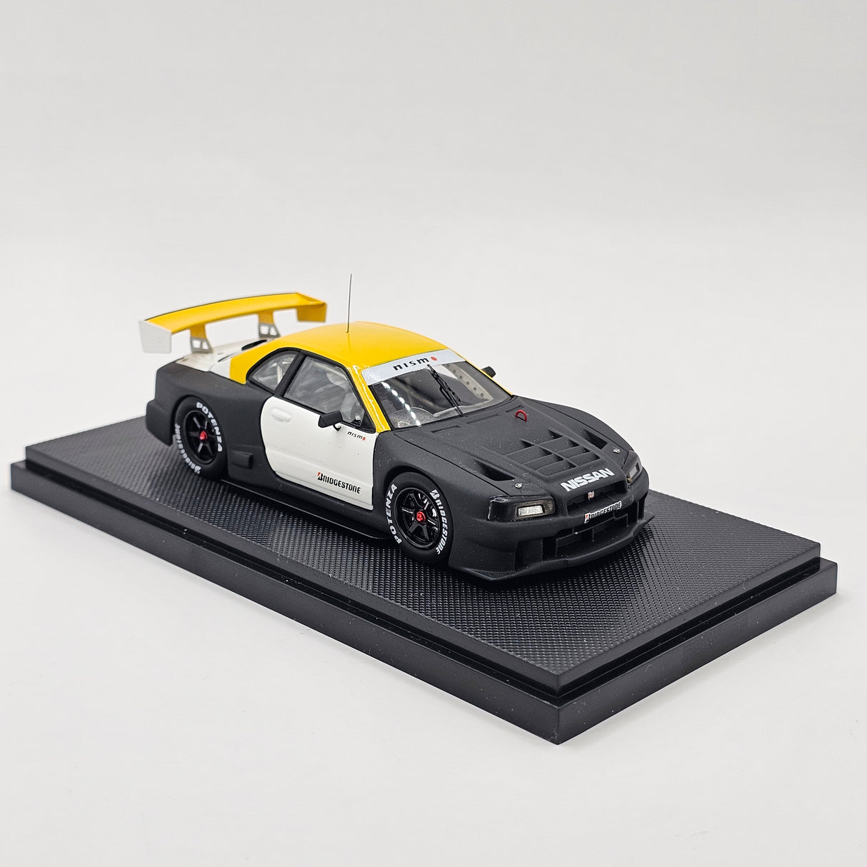 EBBRO P4 Nissan Skyline R34 GT-R NISMO JGTC GT500 2001 Test Car 1/43 Scale