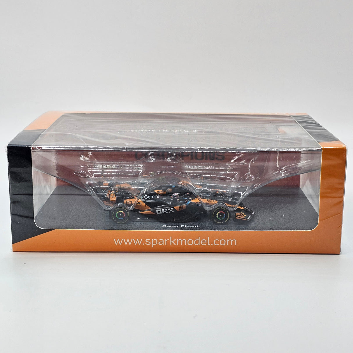 Spark McLaren MCL39 #4 & #81 2025 F1 Constructors' Champion Twin Set 1/64 Scale