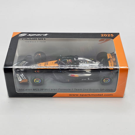 Spark McLaren MCL39 #81 Oscar Piastri British F1 GP 2025 2nd (With Pitboard) 1/43 Scale S9597