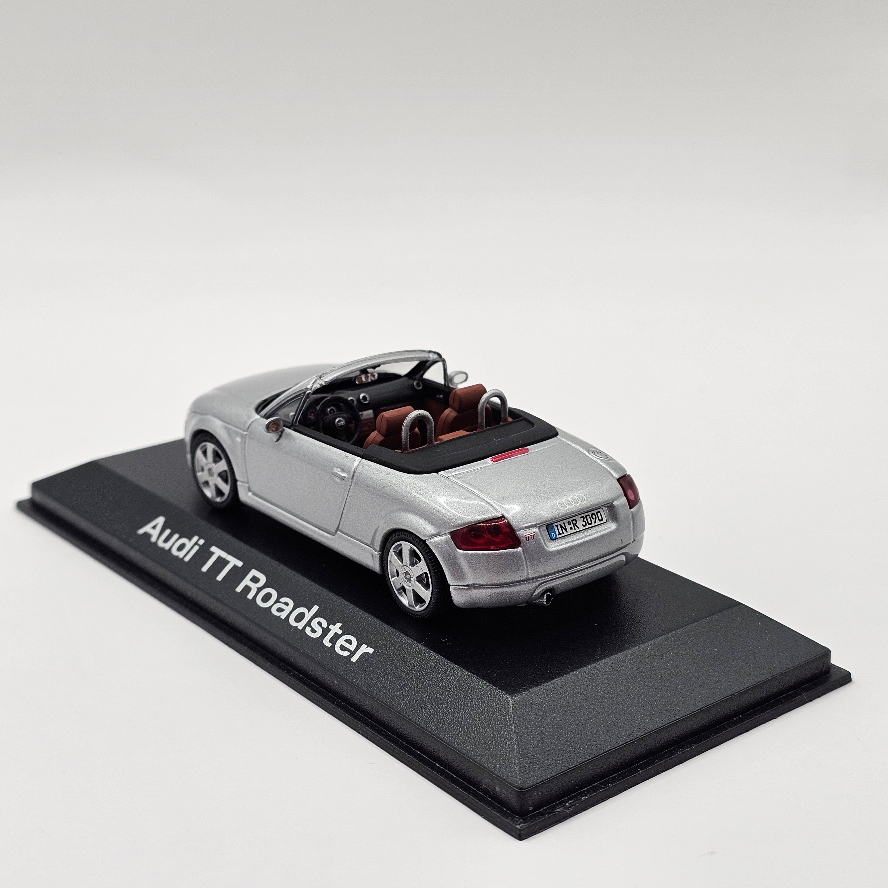 Minichamps Audi TT Roadster Silver Dealership Box 1/43 Scale