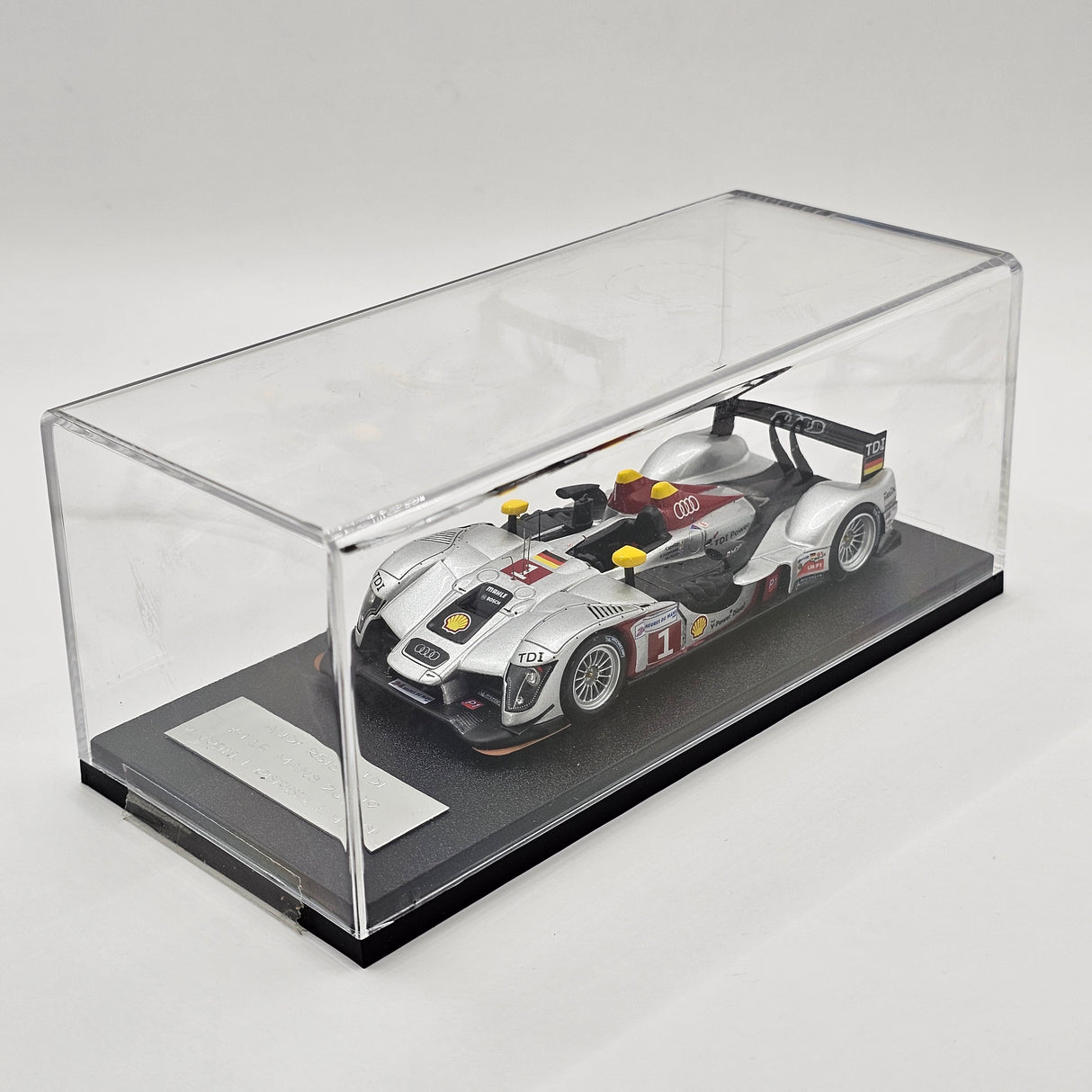 Spark Audi R15 TDI #1 Audi Sport Team Joest 24Hrs Le Mans 2009 1/43 Scale S0687