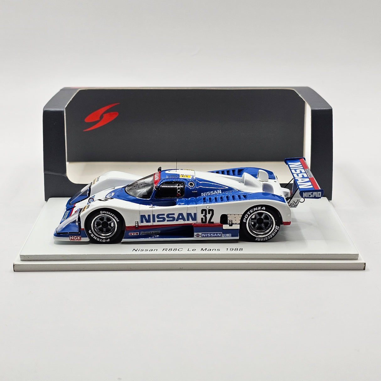 Spark March Nissan R88C #32 Team Nissan Motorsport Le Mans 1988 1/43 Scale
