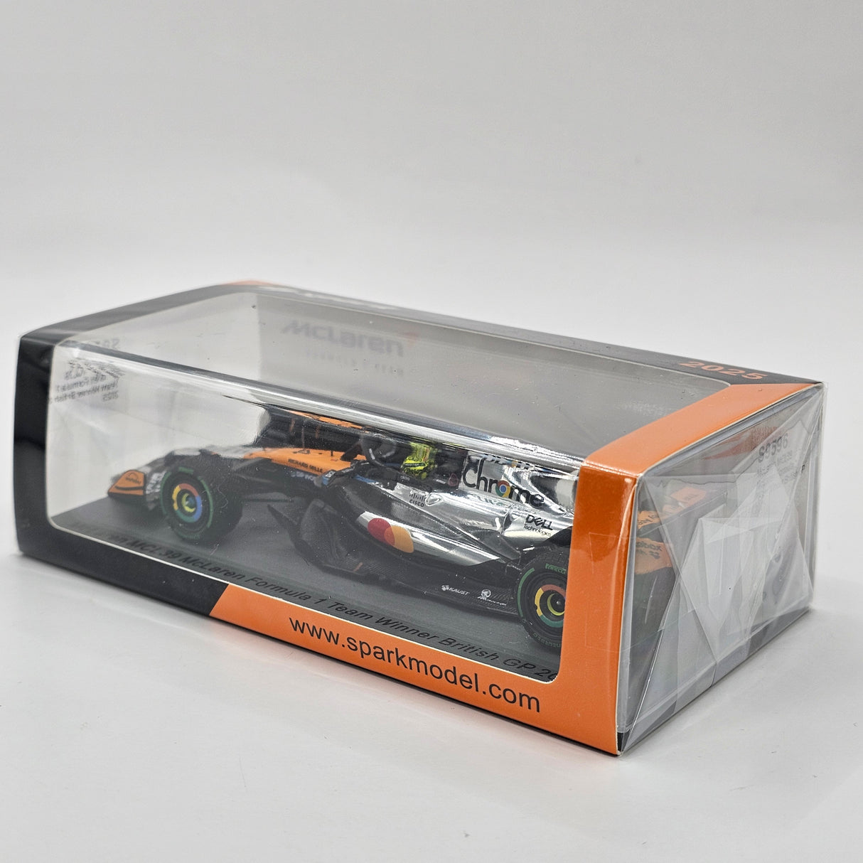 Spark McLaren MCL39 #4 Lando Norris British F1 GP 2025 Winner (With Pitboard) 1/43 Scale S9596