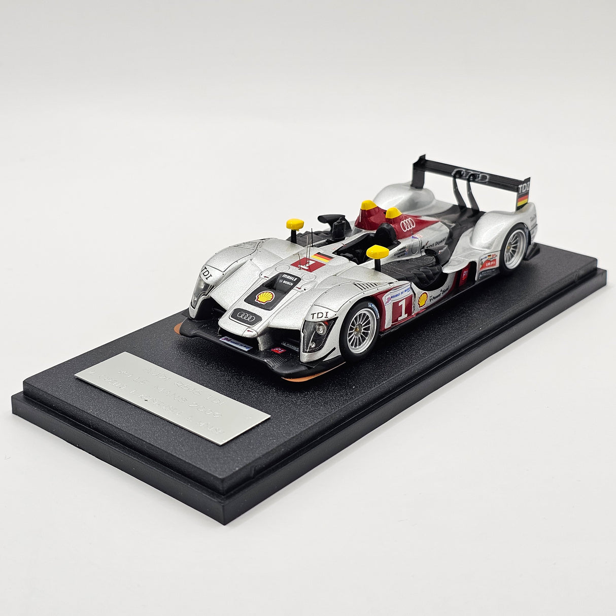 Spark Audi R15 TDI #1 Audi Sport Team Joest 24Hrs Le Mans 2009 1/43 Scale S0687