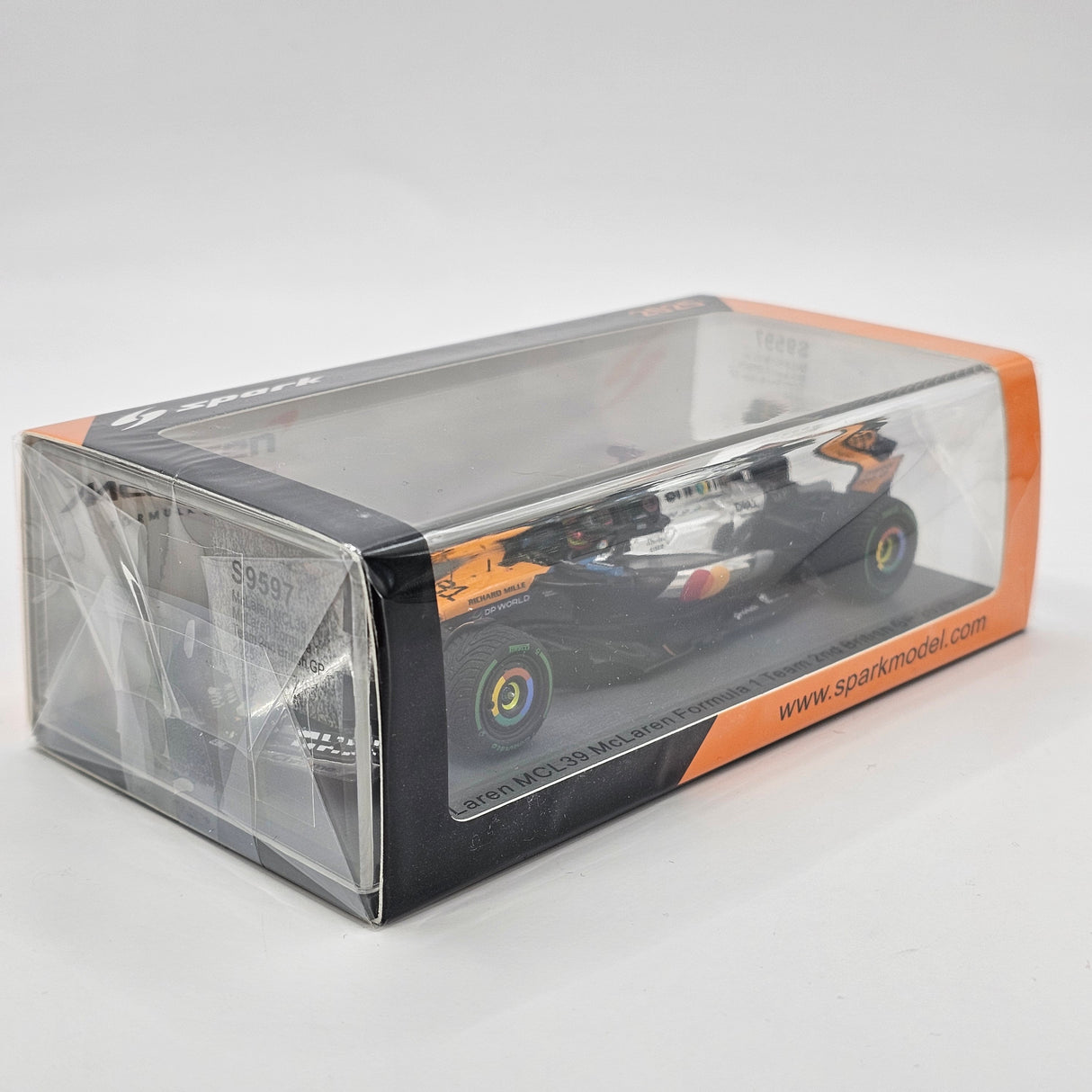 Spark McLaren MCL39 #81 Oscar Piastri British F1 GP 2025 2nd (With Pitboard) 1/43 Scale S9597